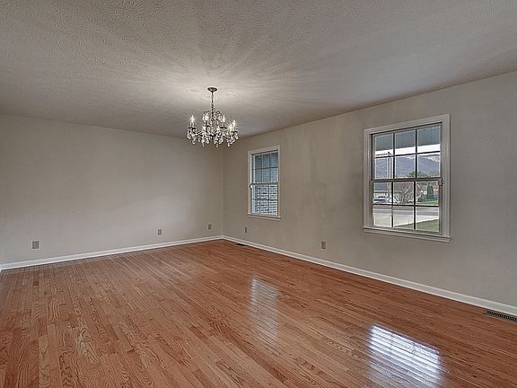 3rd image of 107 Tad Lincoln Ct