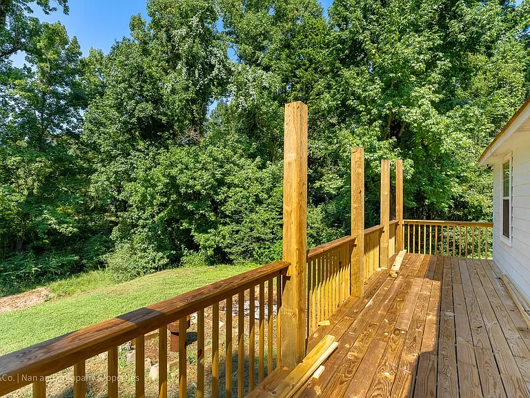 293 Commodore Dr — Photo 33