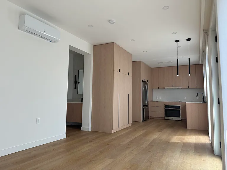 486 Roosevelt Ave — Photo 10