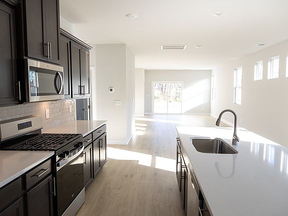 2nd image of 1037 Stoney Brook Bnd