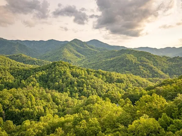 105 Shady Dr, Bryson City, NC 28713