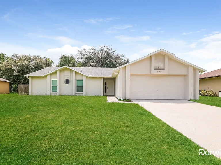 626 McKinley Ct — Photo 1