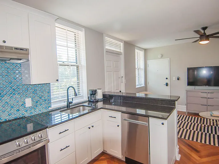 1901 Park Ave #3R — Photo 3