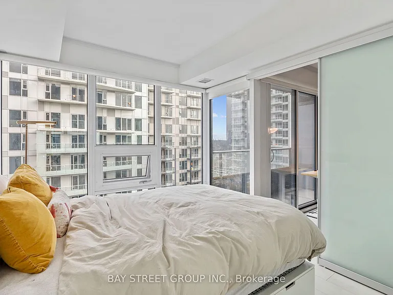 19 Western Battery Rd #3301 — Photo 19
