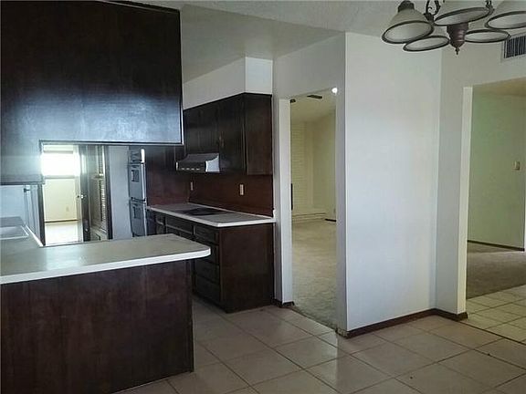 3rd image of 3621 Hercules Ave