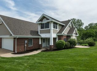 1390 Oak Park Pl, Dubuque, IA 52002