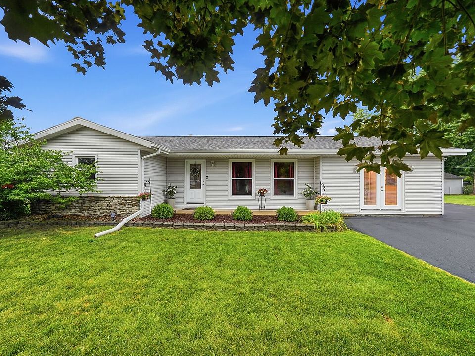 1st image of 403 Arrowhead Dr