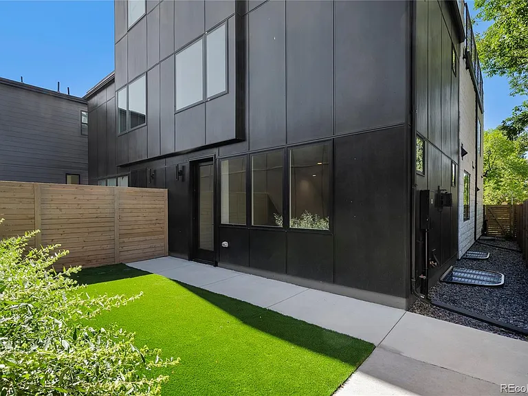 588 Adams St — Photo 13