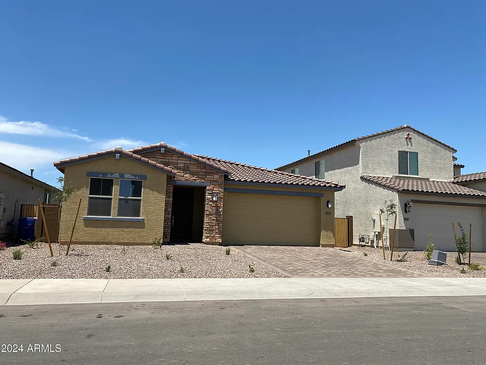 8826 W Medlock Dr