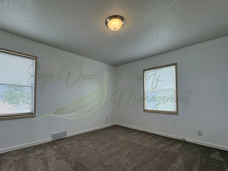 9506 Harrison St — Photo 14