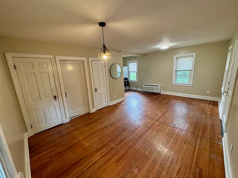 1706 Cowling Ave — Photo 6