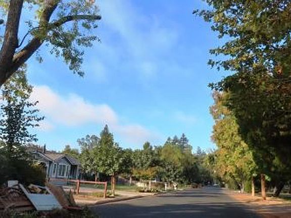 Exterior Neighborhood (street photo)