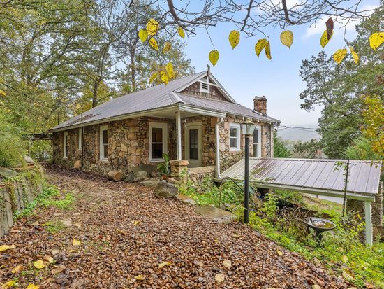 1026 N Runyan Dr, Chattanooga, TN 37405