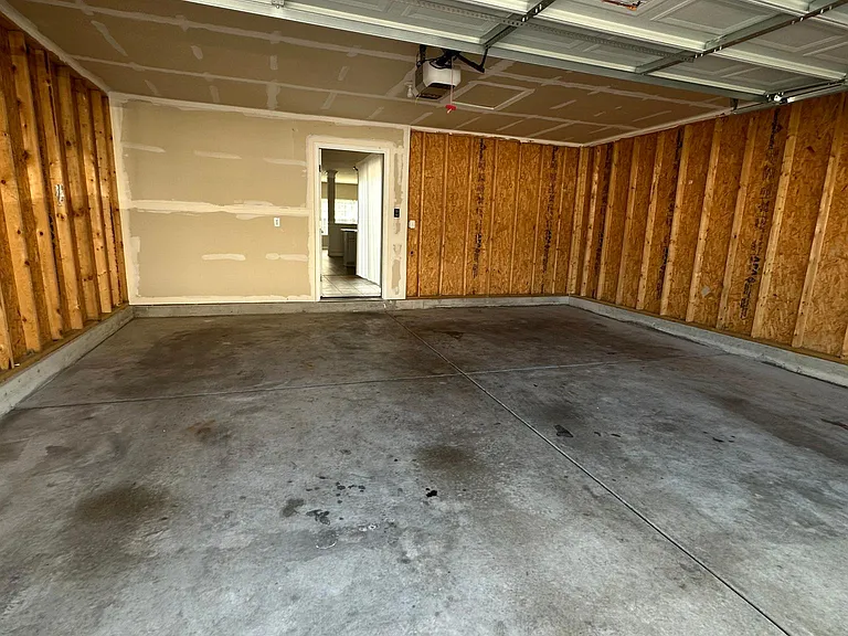 1077 E 115th Ln — Photo 6