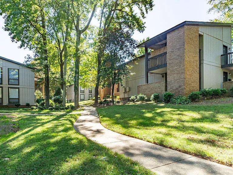 Yester Oaks Apartments — Photo 41