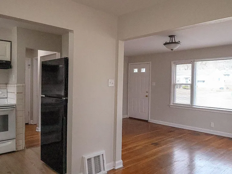 10131 Cabot Dr — Photo 4