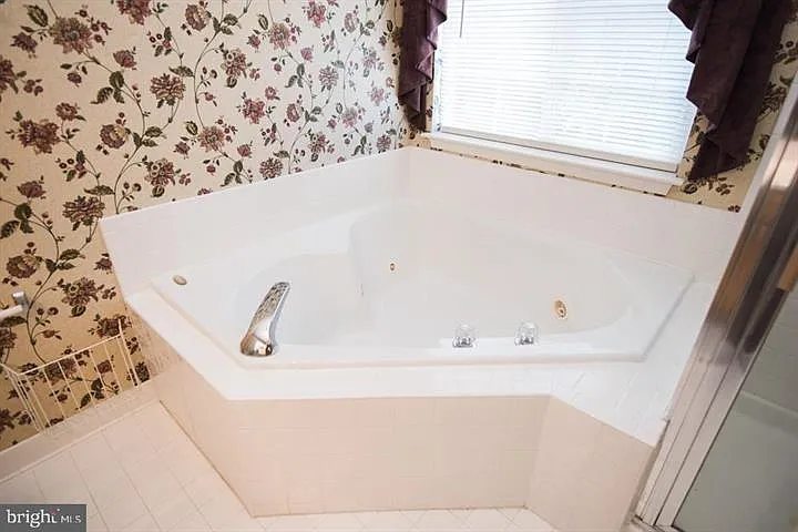 8359 Regal Oak Ct — Photo 26
