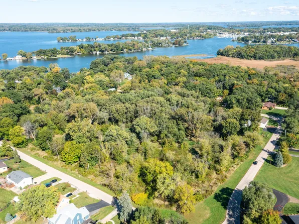 35100 N Indian Trl, Ingleside, IL 60041