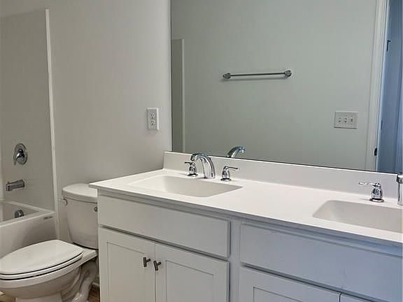 5th image of 482 Rosemary Park Ln