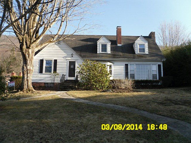 2nd image of 202 Sherwood Ln