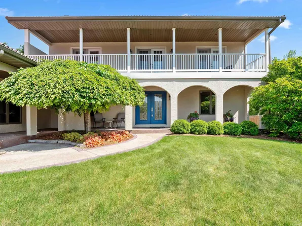 9534 Blue Mound Dr, Fort Wayne, IN 46804
