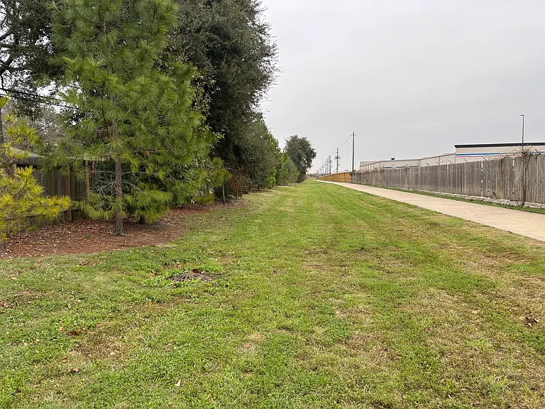 Very nice long Walking path, directly accessible from back yard gate.