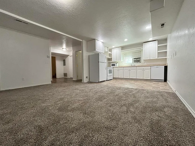 2305 E Goodman St — Photo 7