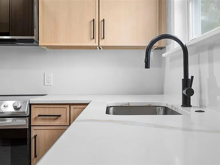 119 Leon Ave — Photo 9