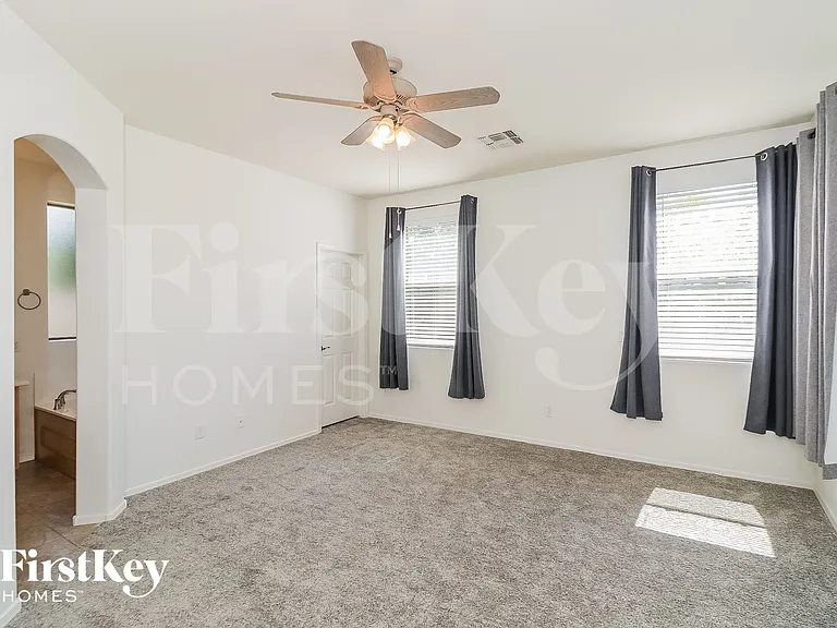 2715 E Carson Rd — Photo 11