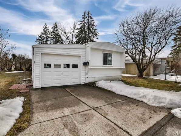 136 Quarry Hill Est, Akron, NY 14001