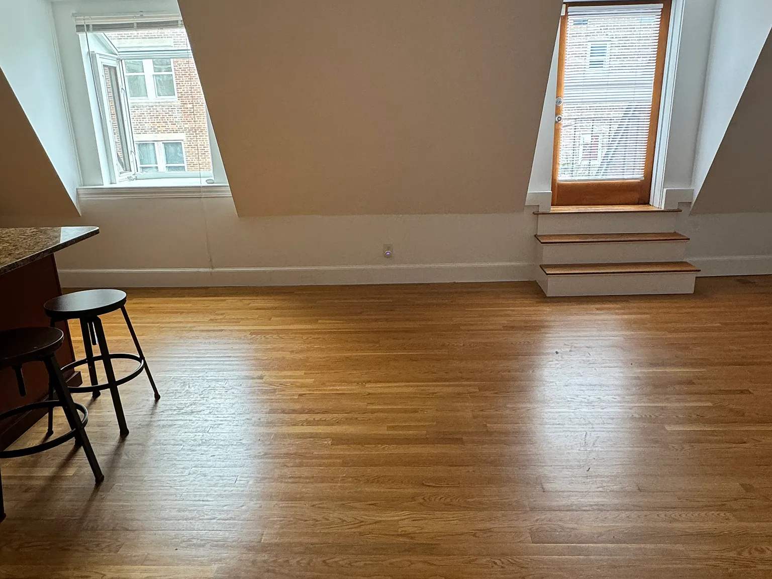 3 bed, 1600 sqft, $4,200 — Photo 2