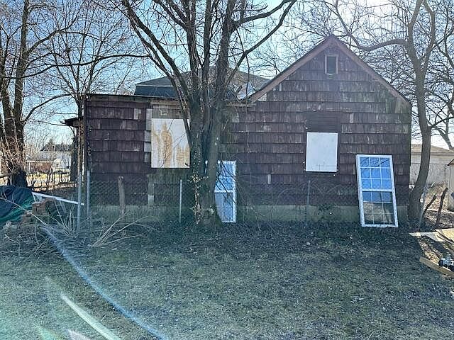 2nd image of 1537 Chauncy Rd