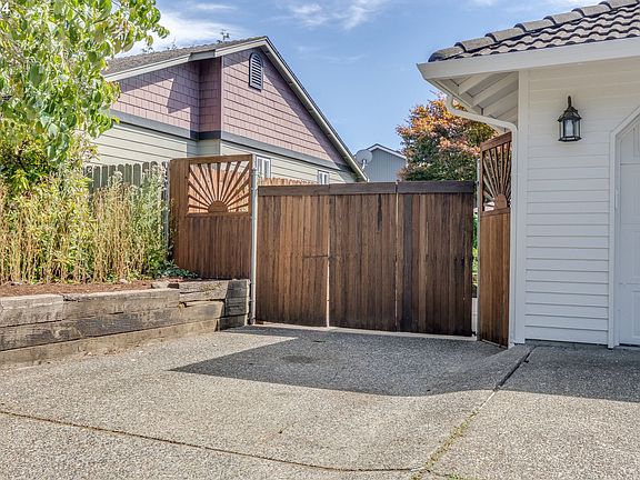 3rd image of 3405 NE 127th St