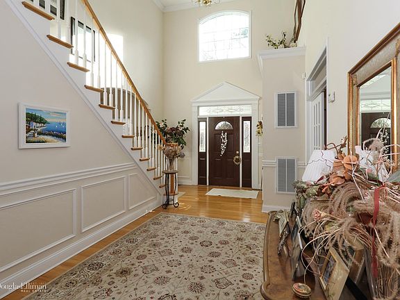 2nd image of 31 Christine Ln