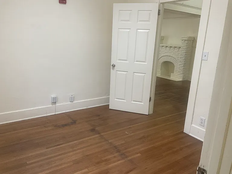 1412 W Jefferson Blvd — Photo 20