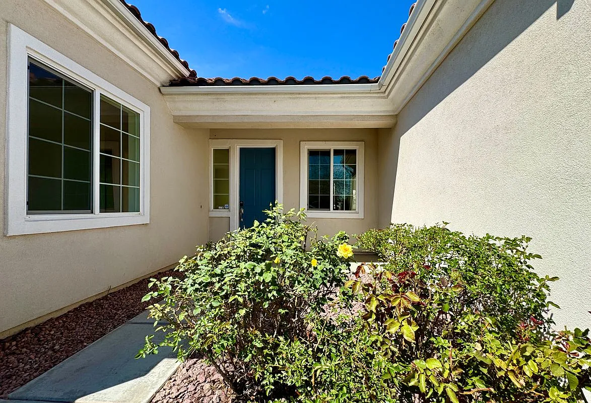 5 bed, 4.0 bath, 2823 sqft, $2,900 — Photo 4