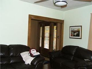 2nd image of 840 W 40th St