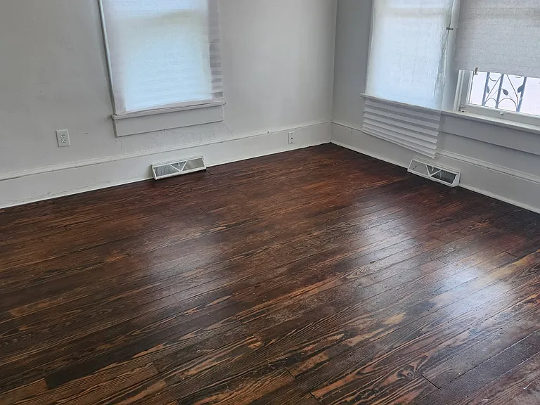 804 W John St — Photo 3