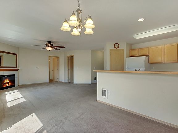 4th image of 11818 4th Avenue Ct E