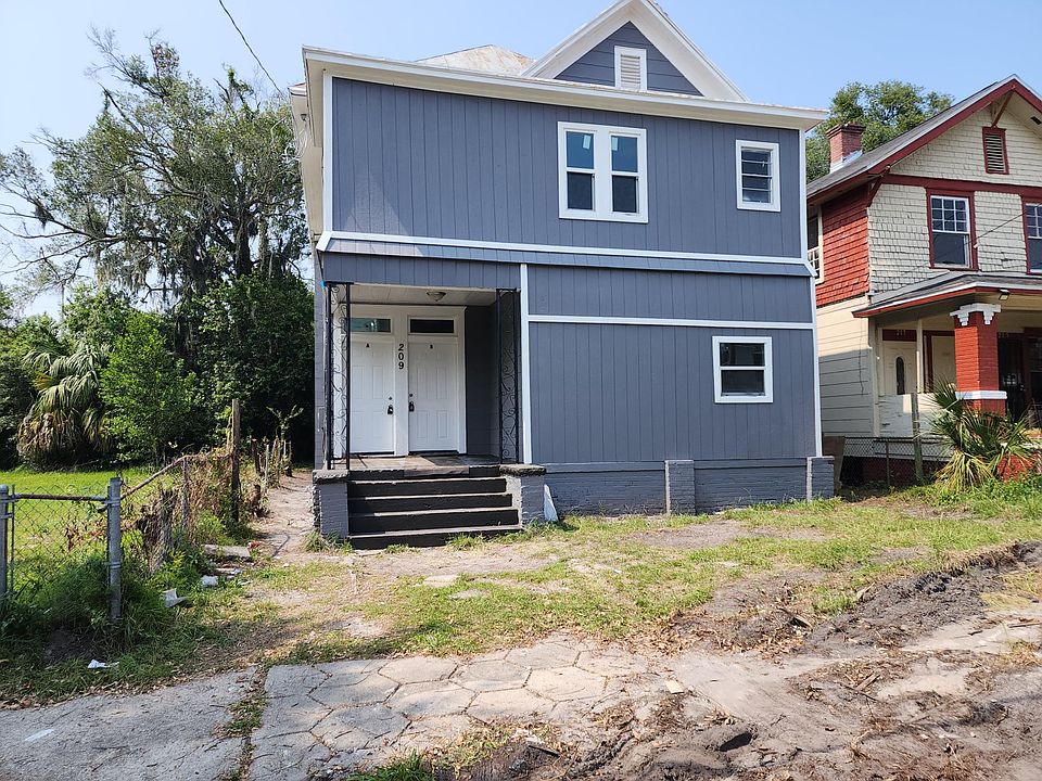 1st image of 209 E 17th St #209