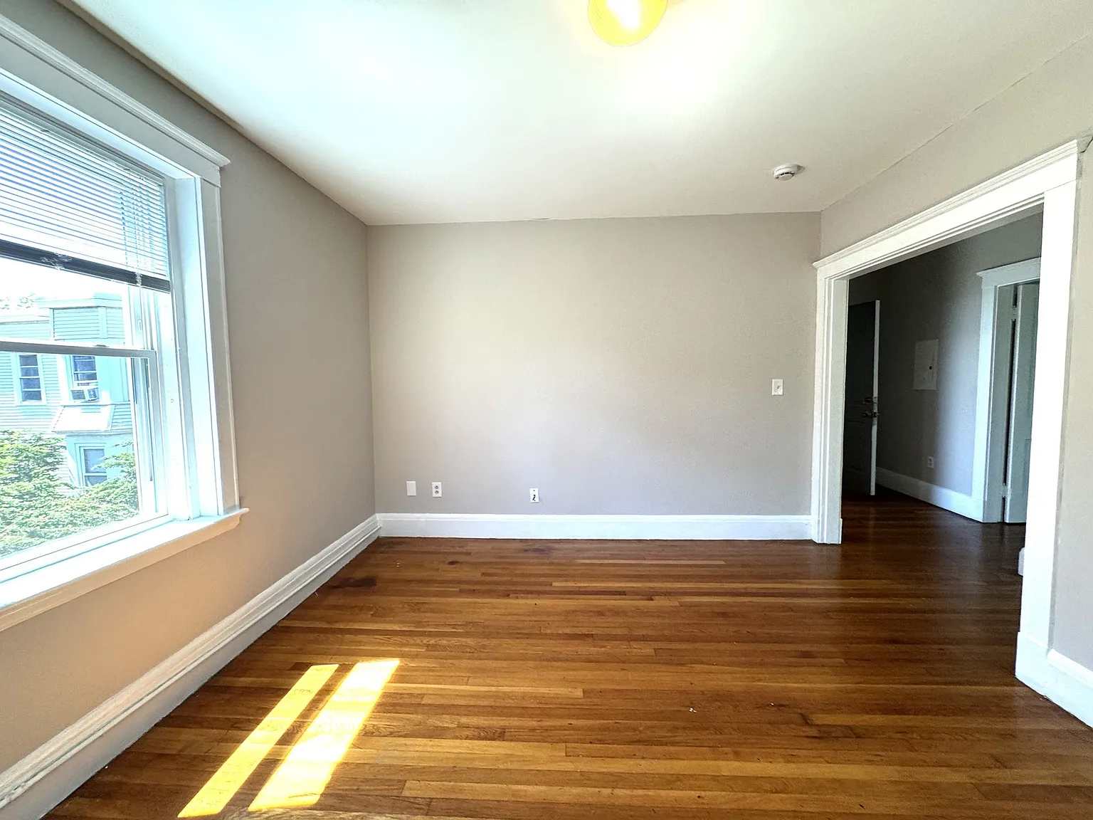 1 bed, 1.0 bath, 699 sqft, $1,900 — Photo 3