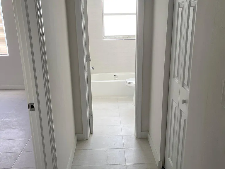 237 SW 13th St — Photo 12