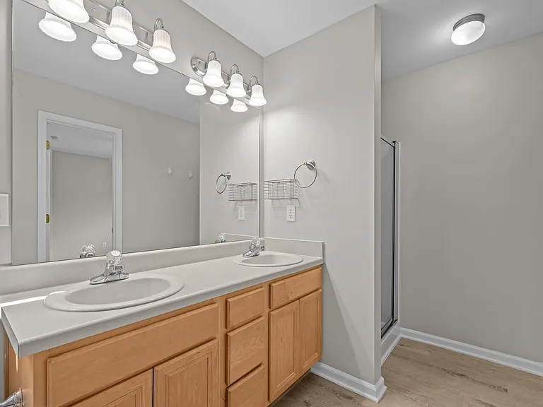 404 Foxbridge Ct — Photo 17