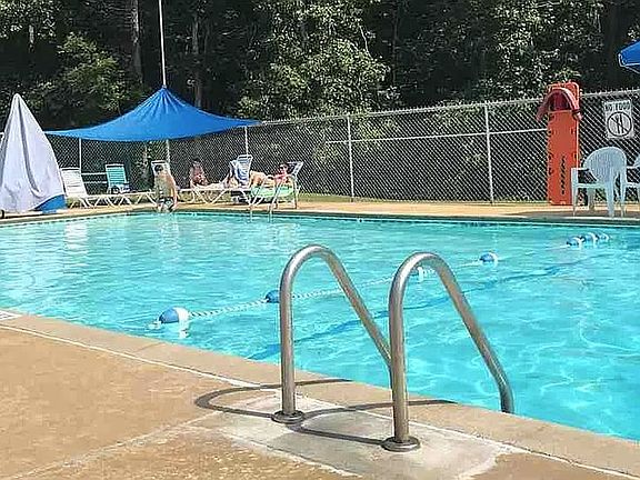 4th image of 310 Sagamore Dr