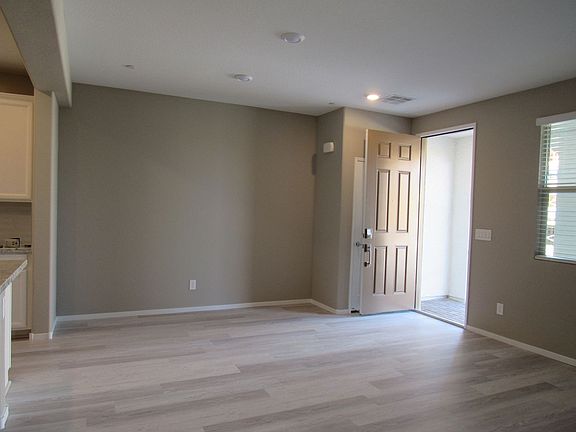 3rd image of 20 Lomita Heights Dr
