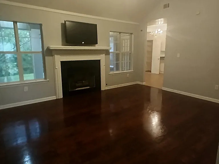 2514 Lennys Dr — Photo 2