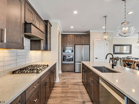 5th image of 137 Aspen Dr