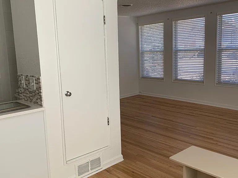Dining to livingroom
