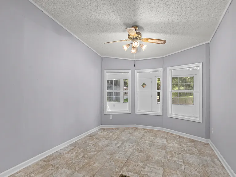 1133 Pickett Rd — Photo 10