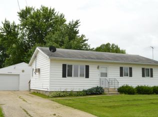 1508 W 3rd St, Vinton, IA 52349